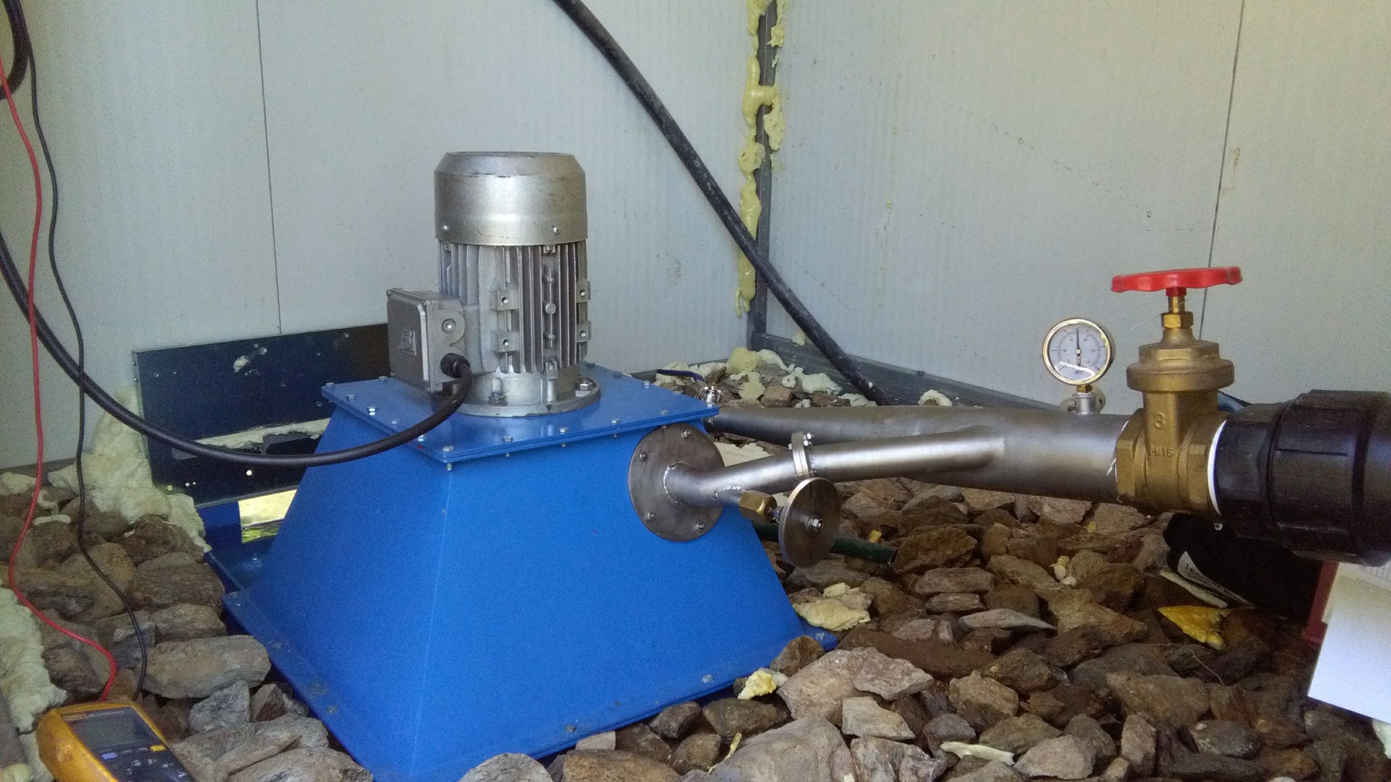 Turbina Pelton instalada em central hidroeléctrica