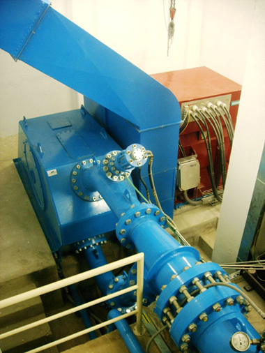 Vista do grupo turbina-gerador da Mini-hídrica de Armamar, Viseu