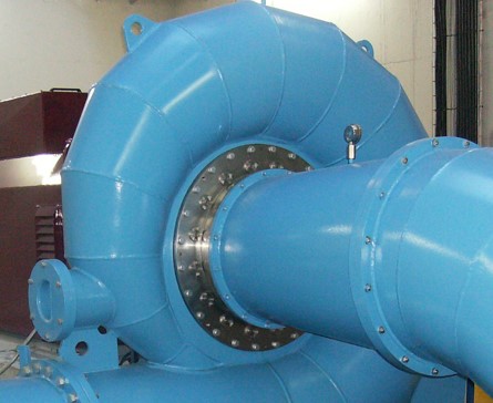 Turbina da Mini-hídrica de Fronhas vista de perto