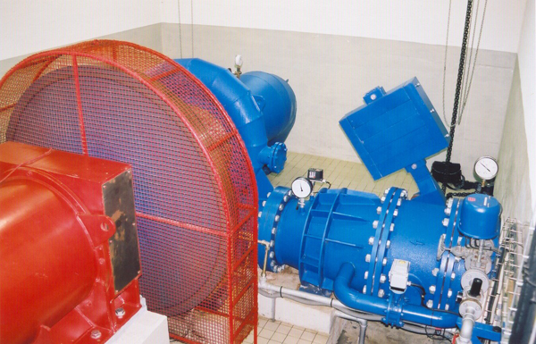 Vista do grupo turbina-gerador da Mini-hídrica de Moinhos