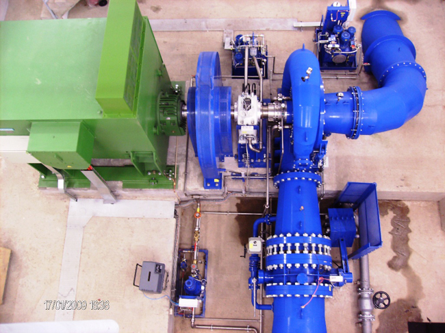 Vista do grupo turbina-gerador da Mini-hídrica de Vales
