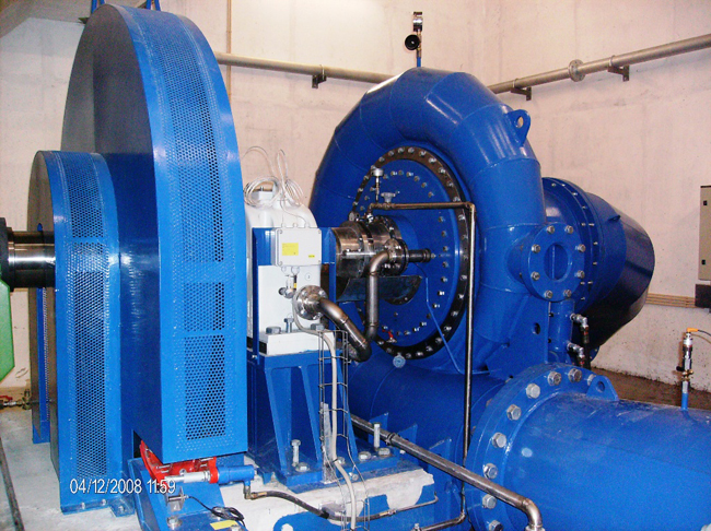 Vista do grupo turbina-gerador da Mini-hídrica de Vales